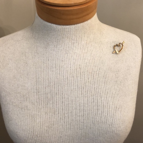 Vintage 1983 AVON Heart & Arrow Pin “Love Struck” - Picture 10 of 11